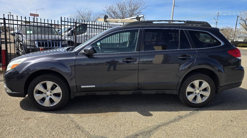 2011 Subaru Outback Image 2