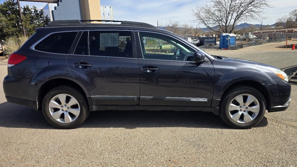 2011 Subaru Outback Image 4