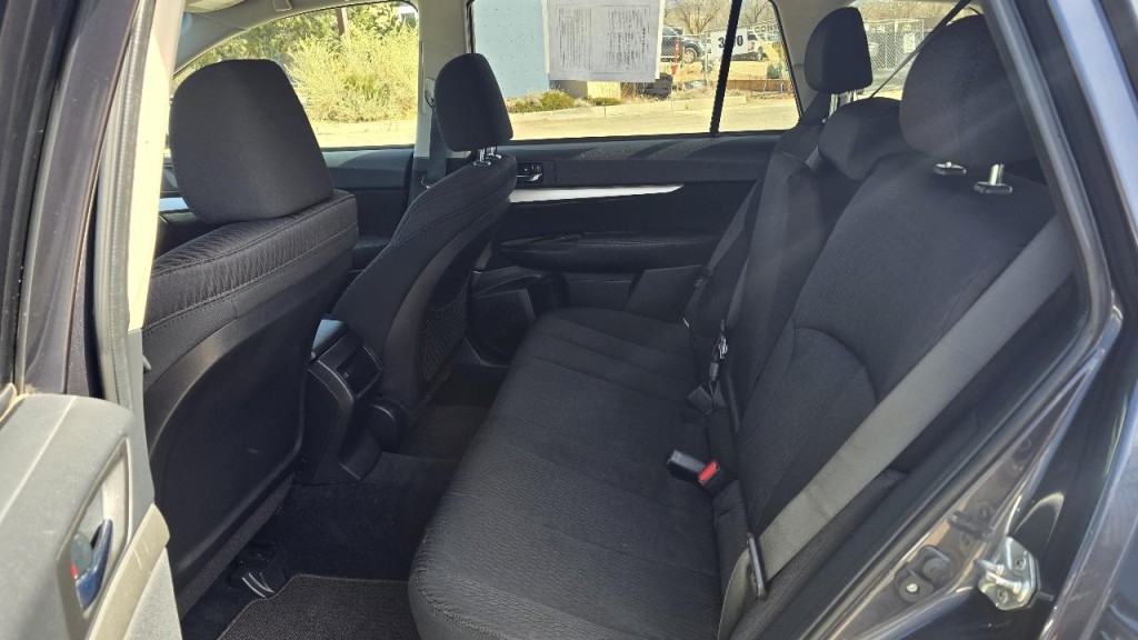 2011 Subaru Outback Image 10