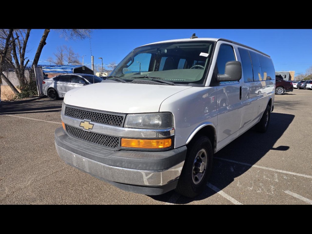 2018 Chevrolet Express Image 1