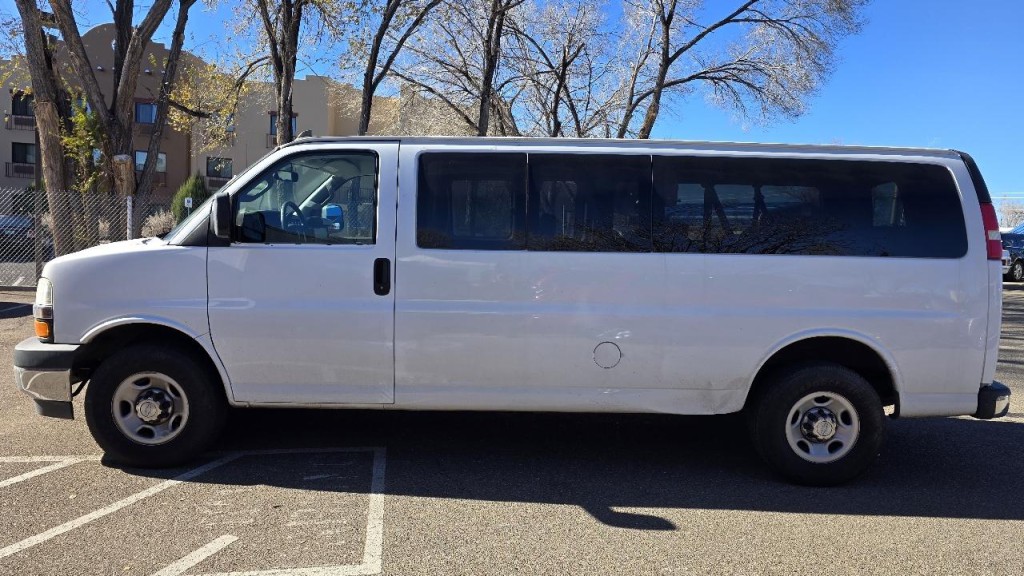 2018 Chevrolet Express Image 2