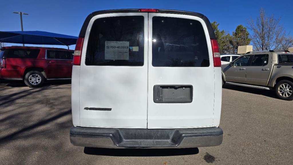 2018 Chevrolet Express Image 3
