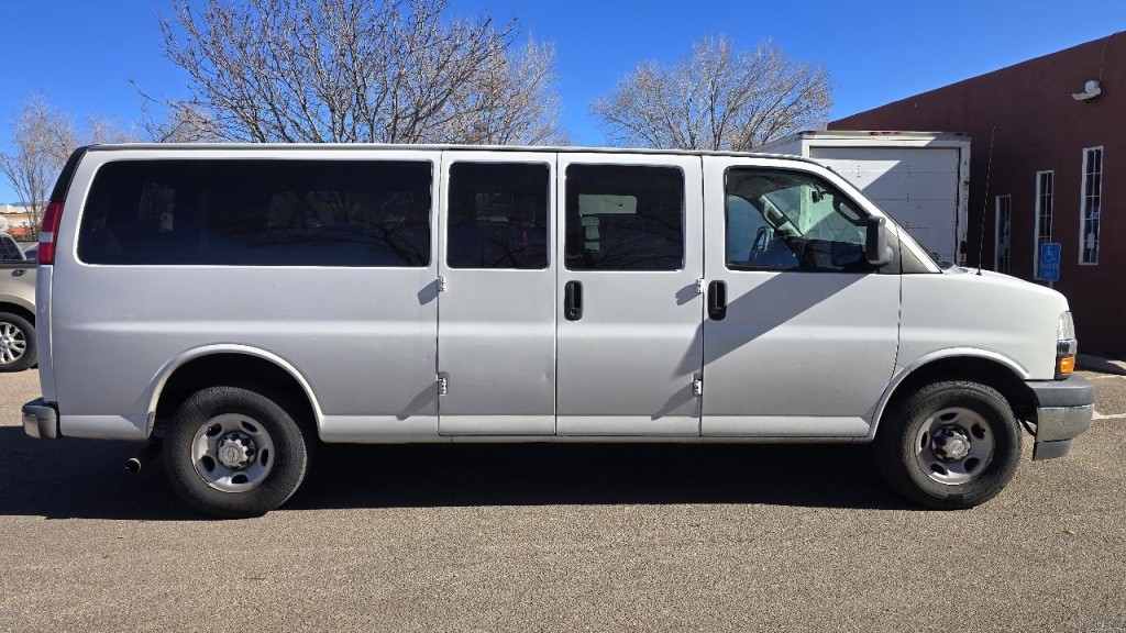 2018 Chevrolet Express Image 4