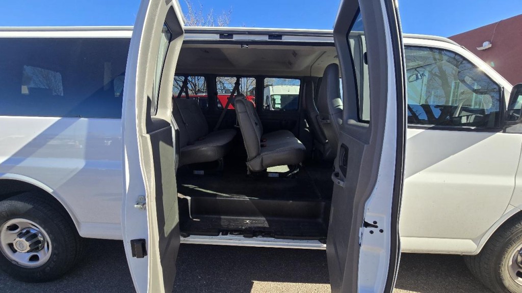 2018 Chevrolet Express Image 5