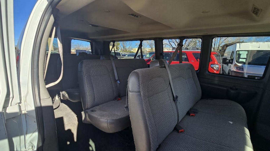2018 Chevrolet Express Image 6
