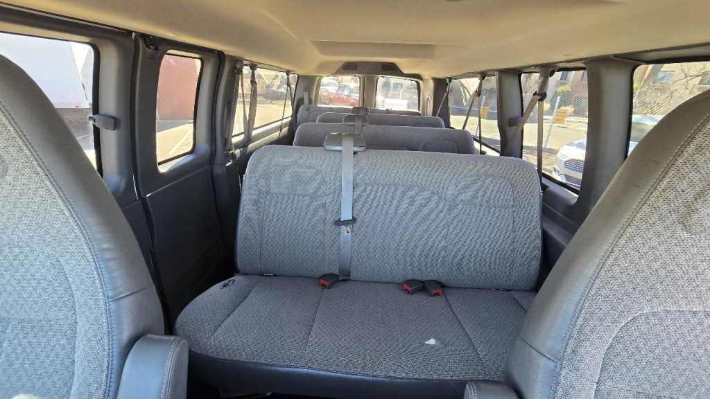 2018 Chevrolet Express Image 12