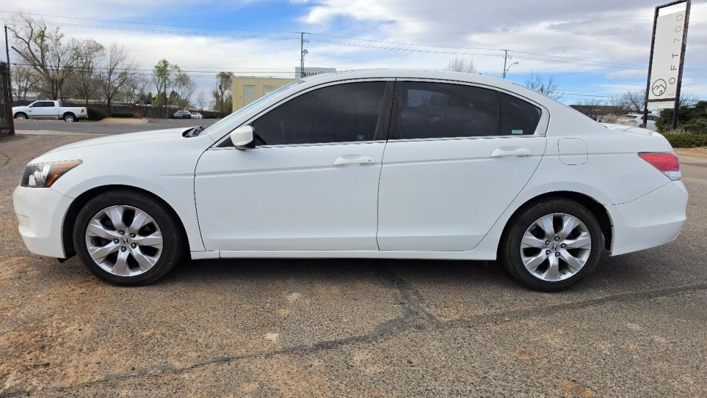 2009 Honda Accord Image 2