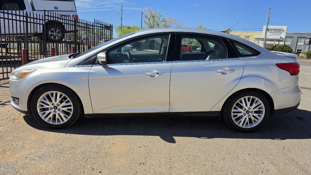 2017 Ford Focus Image 2