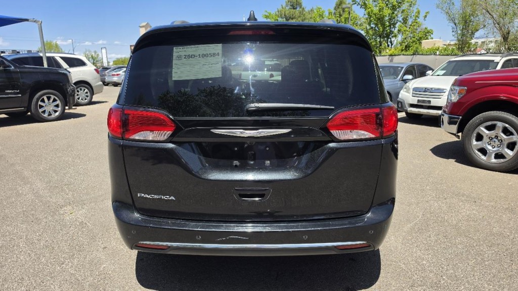2017 Chrysler Pacifica Image 3
