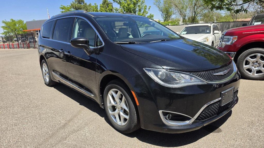 2017 Chrysler Pacifica Image 5