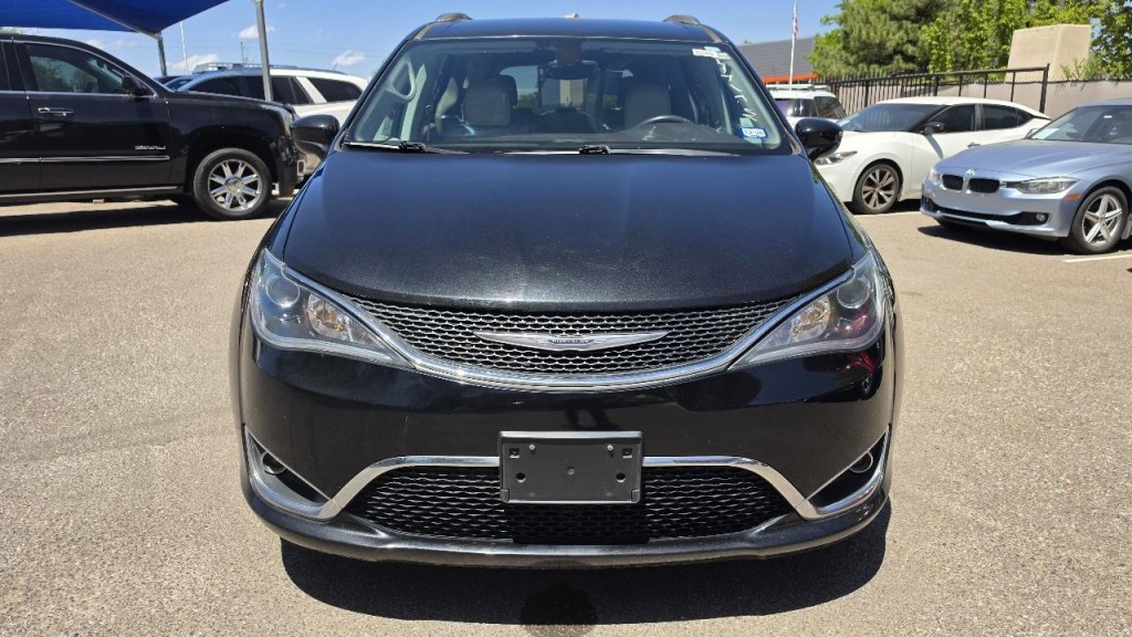 2017 Chrysler Pacifica Image 6
