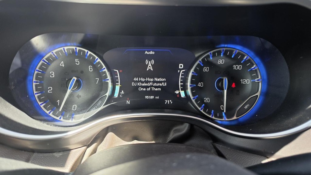 2017 Chrysler Pacifica Image 7