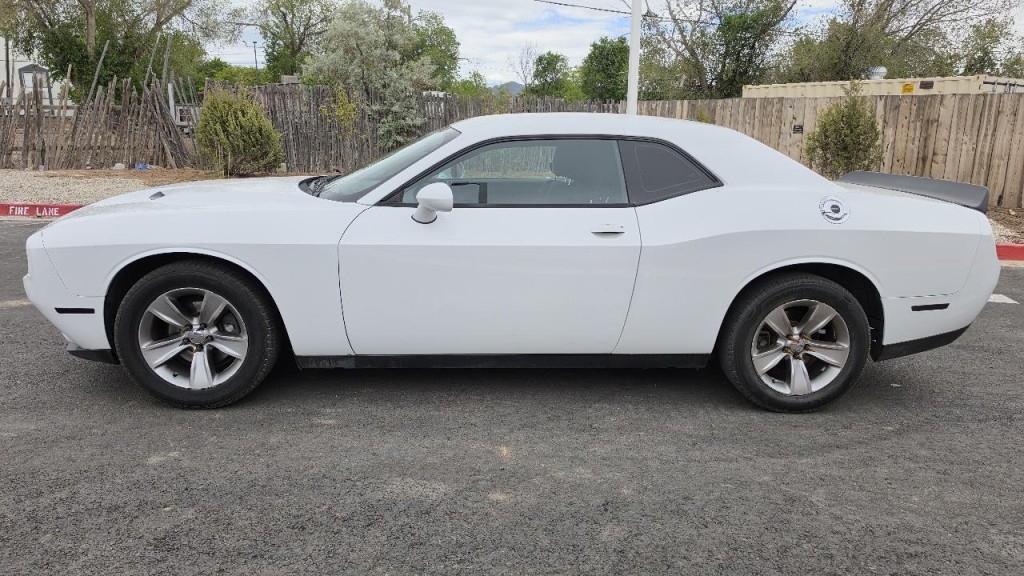 2015 Dodge Challenger Image 2