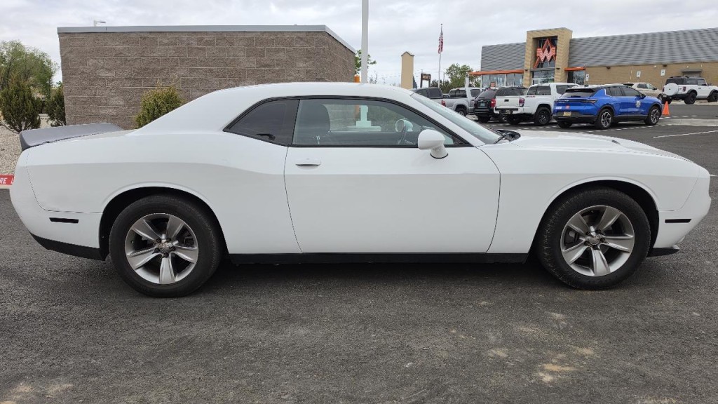 2015 Dodge Challenger Image 4