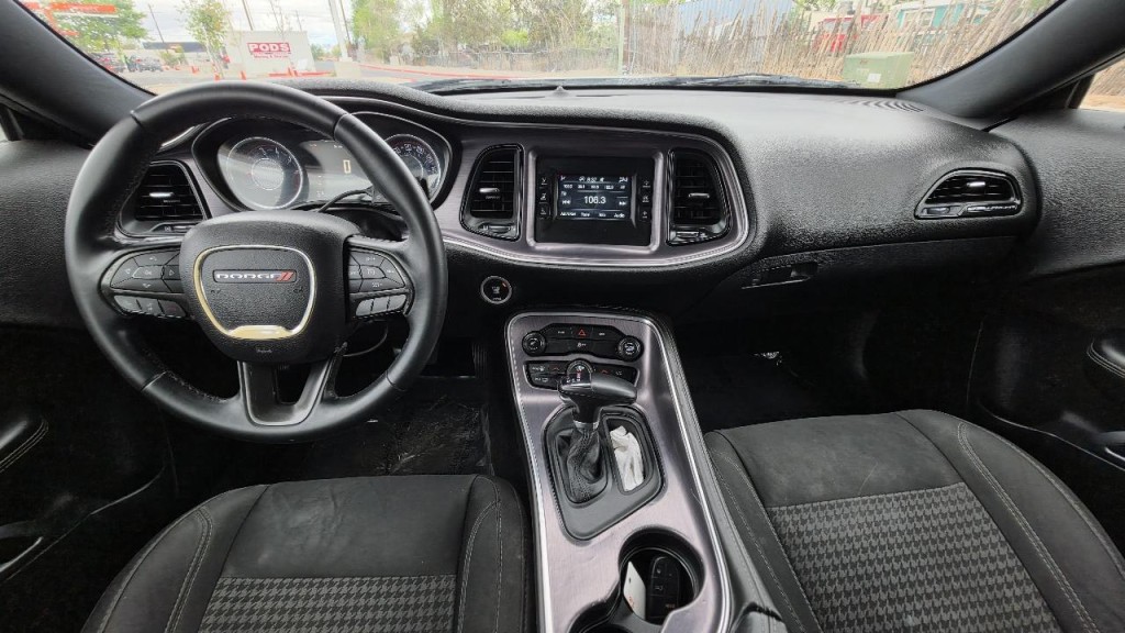 2015 Dodge Challenger Image 8