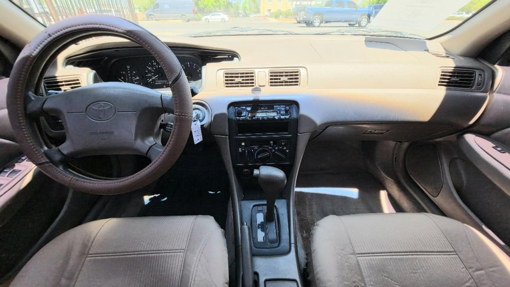 1998 Toyota Camry Image 8
