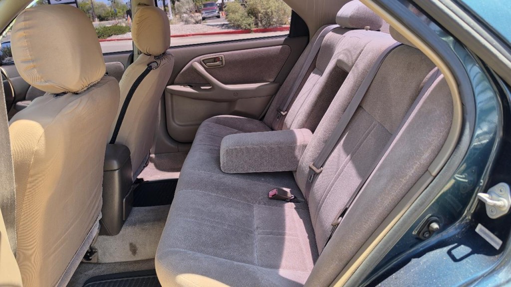 1998 Toyota Camry Image 10