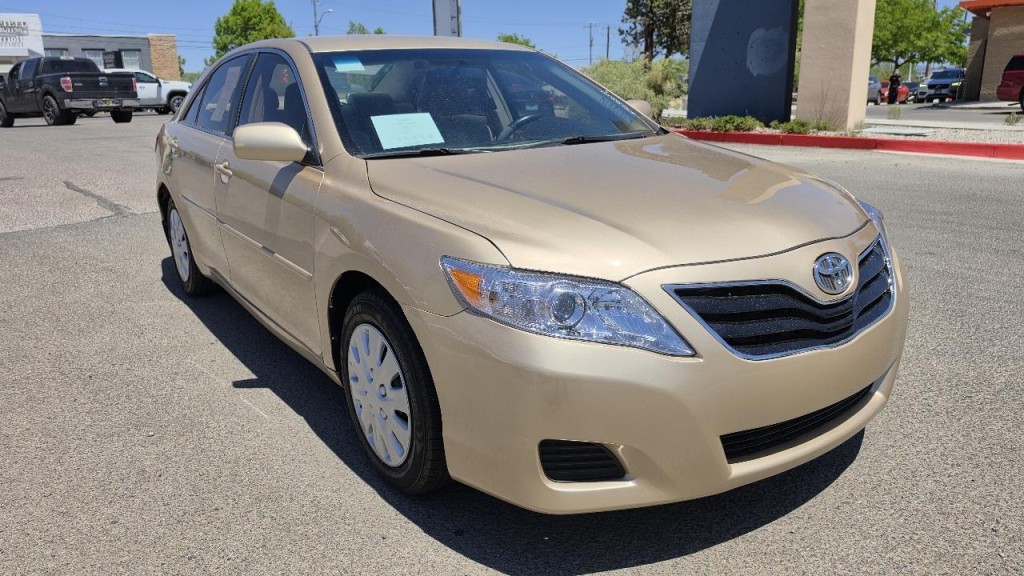 2010 Toyota Camry Image 5