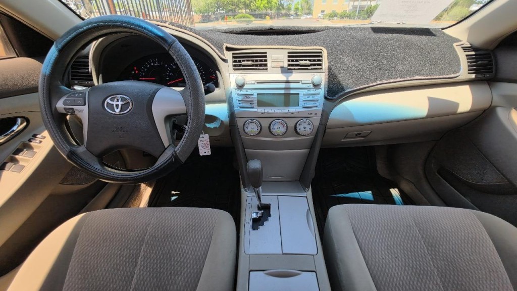 2010 Toyota Camry Image 8