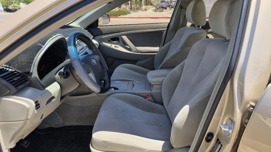 2010 Toyota Camry Image 9