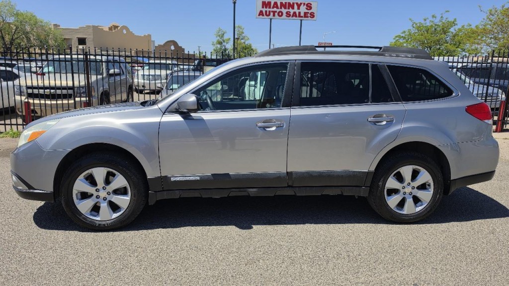 2010 Subaru Outback Image 2