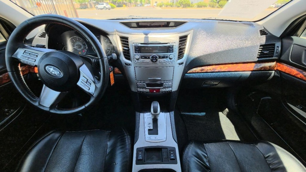 2010 Subaru Outback Image 8