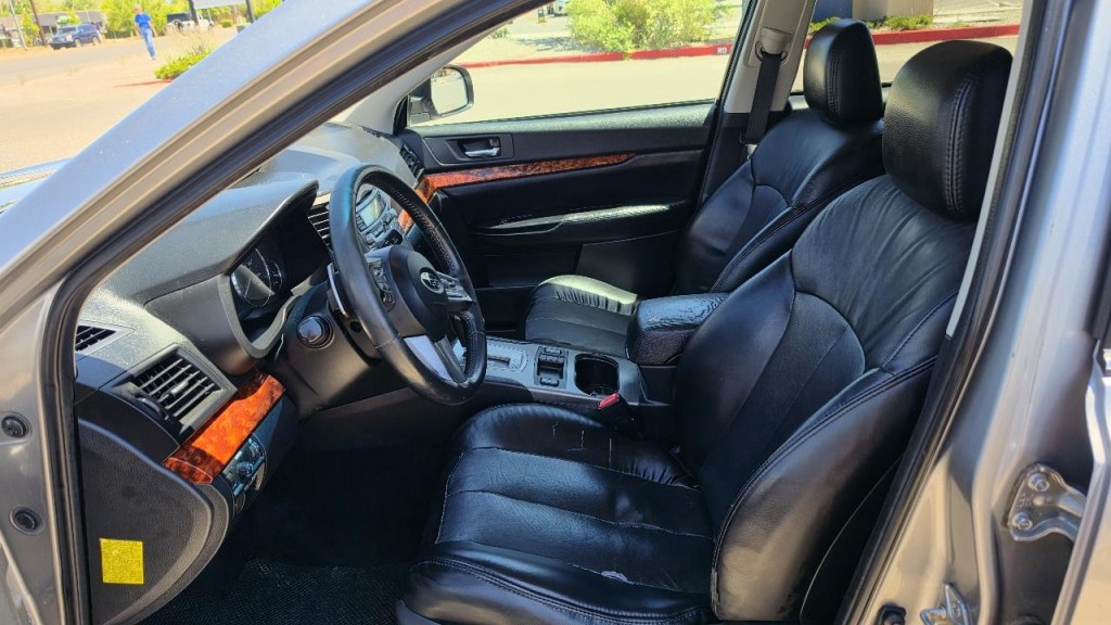 2010 Subaru Outback Image 9