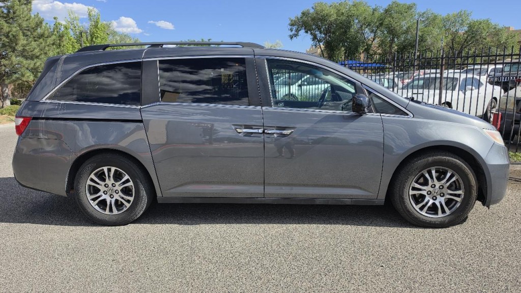 2011 Honda Odyssey Image 4