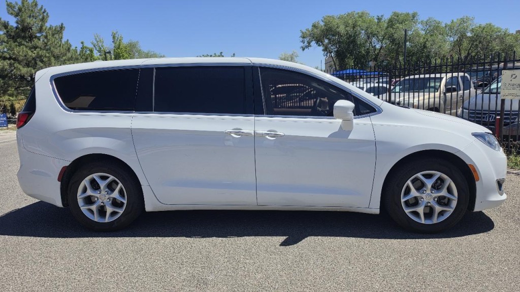 2018 Chrysler Pacifica Image 5