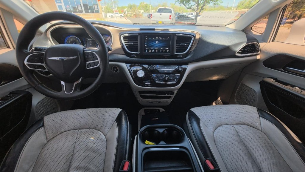 2018 Chrysler Pacifica Image 9