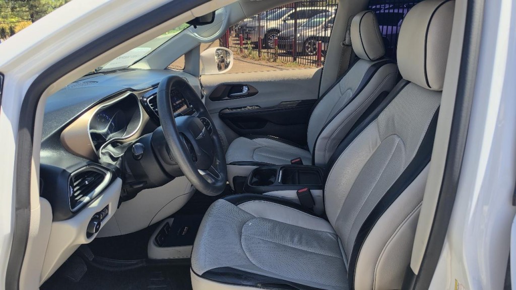 2018 Chrysler Pacifica Image 10