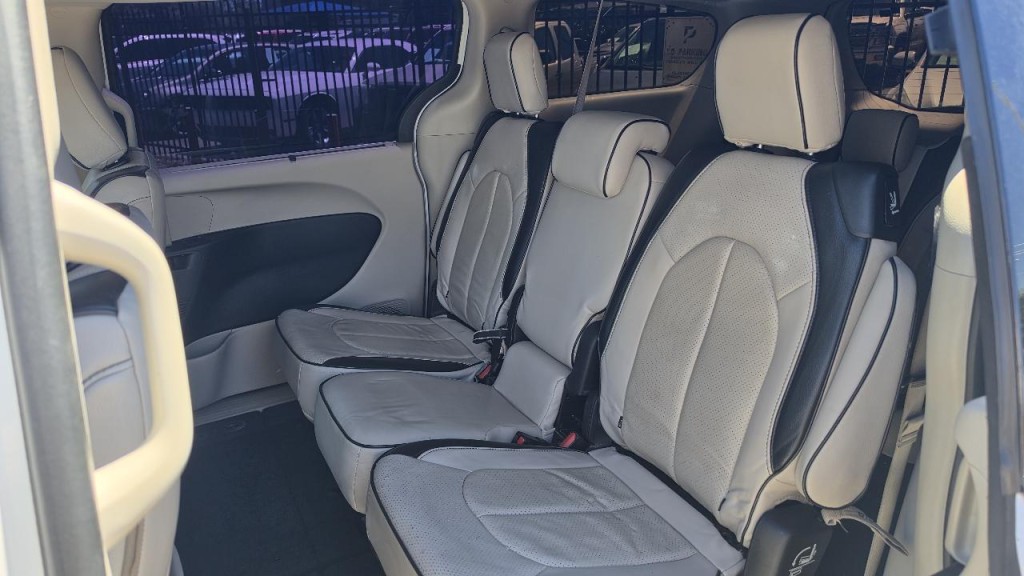 2018 Chrysler Pacifica Image 11