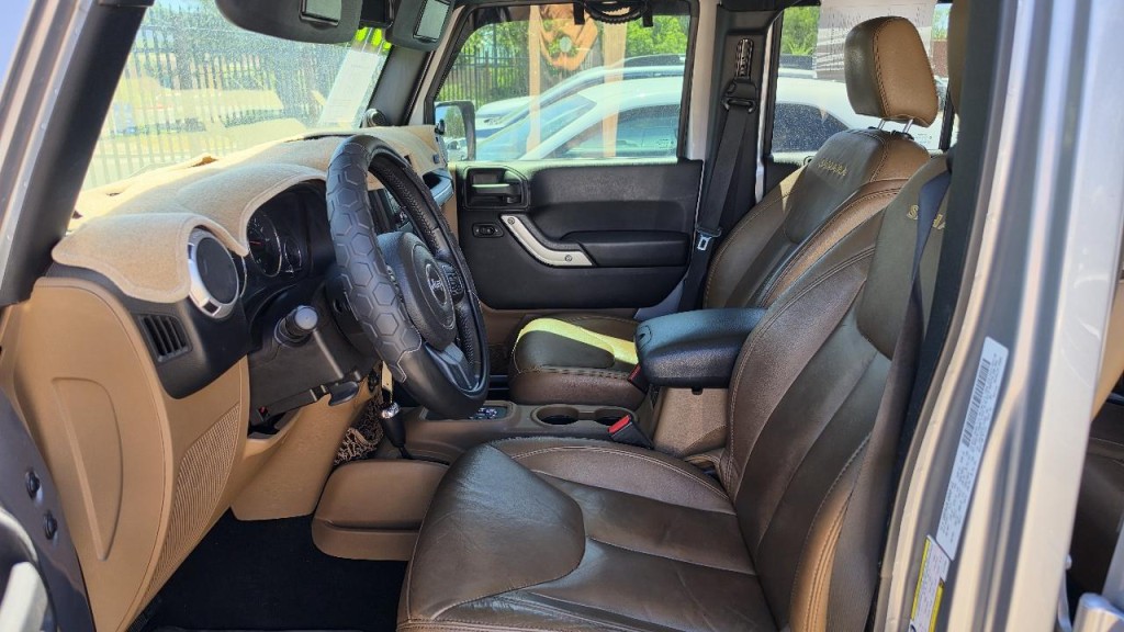 2014 Jeep Wrangler Image 9