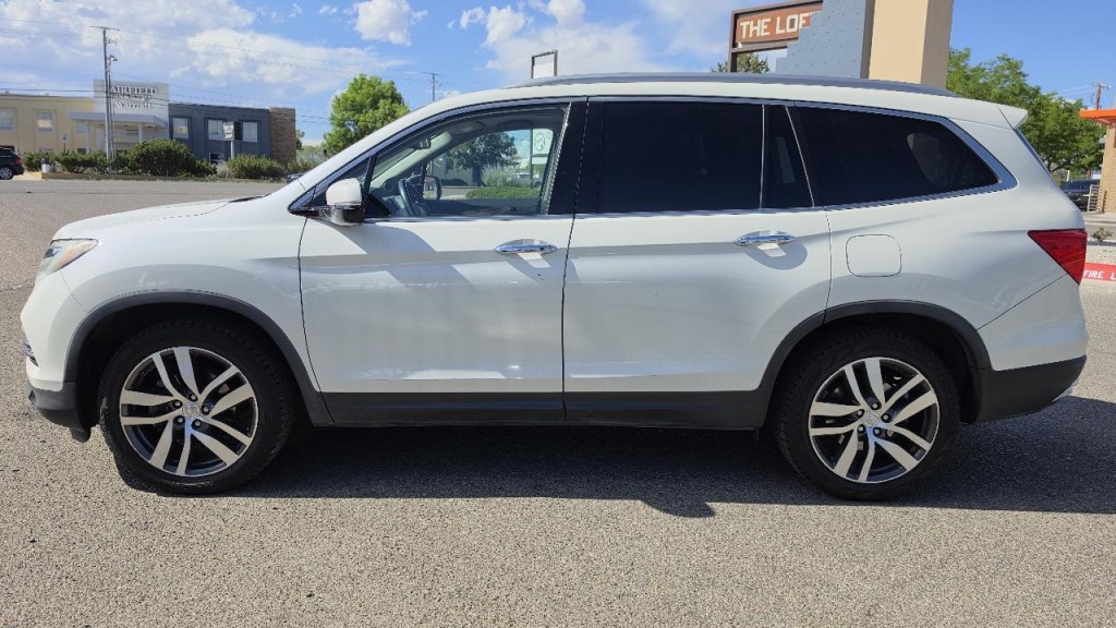 2017 Honda Pilot Image 2
