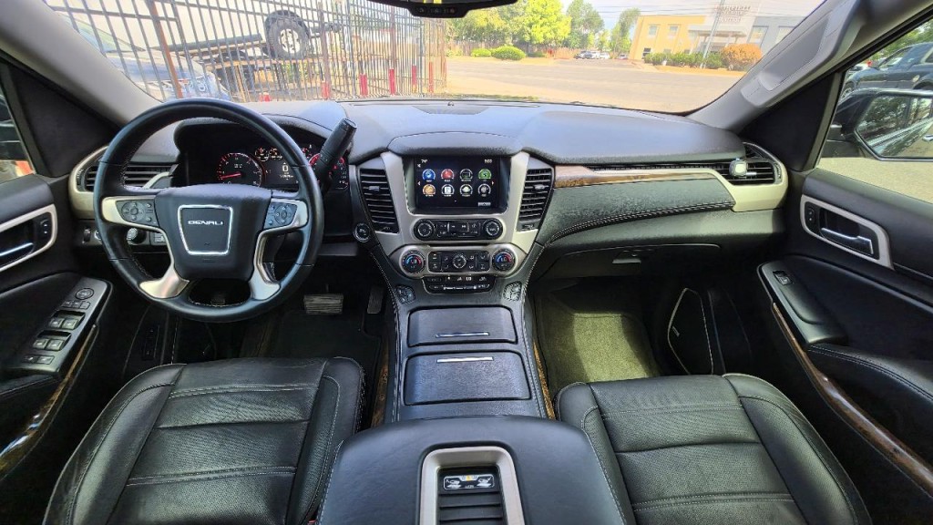 2016 GMC Yukon Image 9