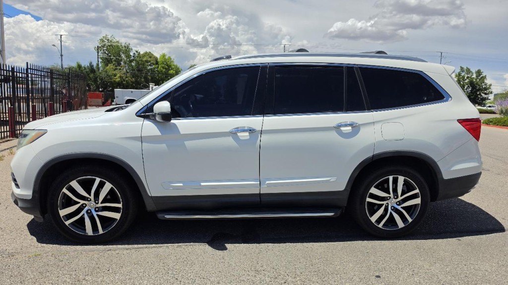 2017 Honda Pilot Image 2