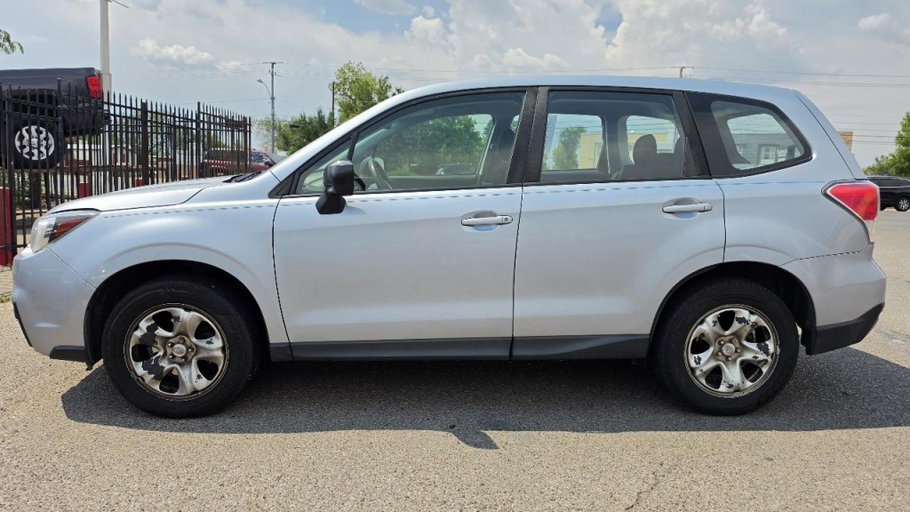 2017 Subaru Forester Image 2