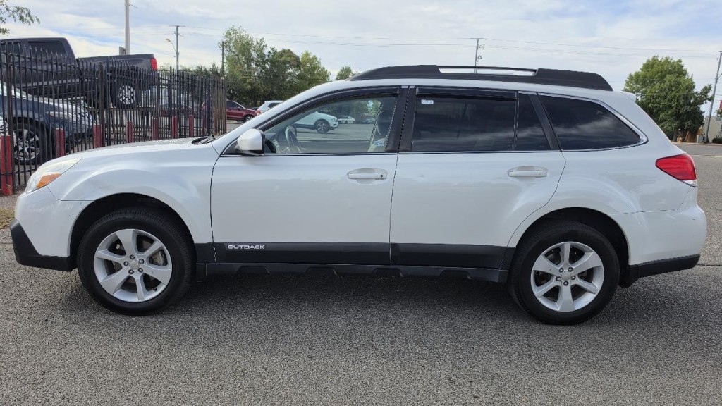2014 Subaru Outback Image 2