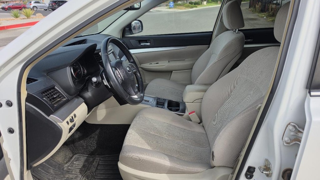 2014 Subaru Outback Image 9