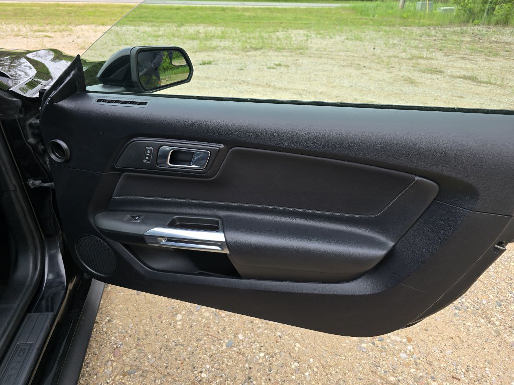 2018 Ford Mustang Image 16