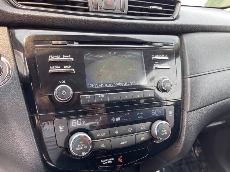 2017 Nissan Rogue Image 12