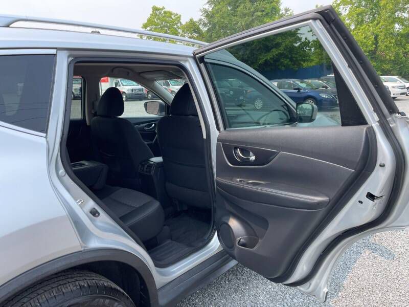 2017 Nissan Rogue Image 18