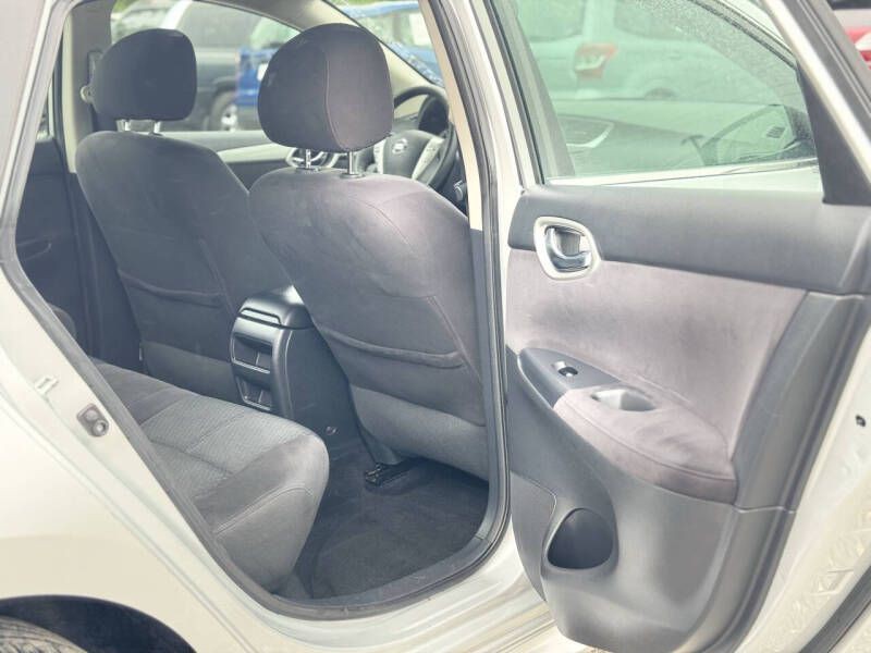 2014 Nissan Sentra Image 16