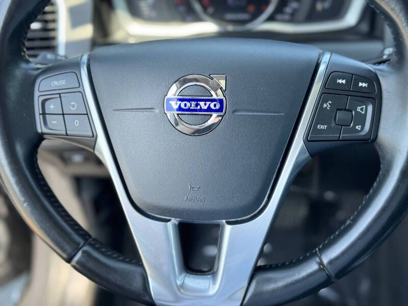 2016 Volvo XC60 Image 10