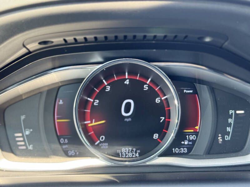 2016 Volvo XC60 Image 11