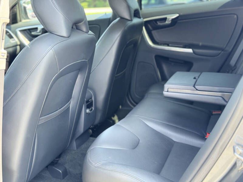 2016 Volvo XC60 Image 14