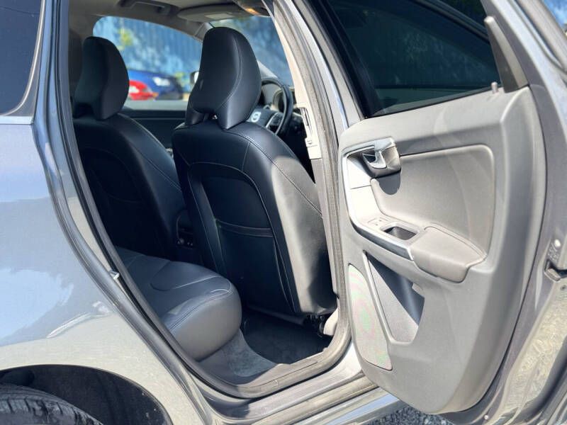 2016 Volvo XC60 Image 17