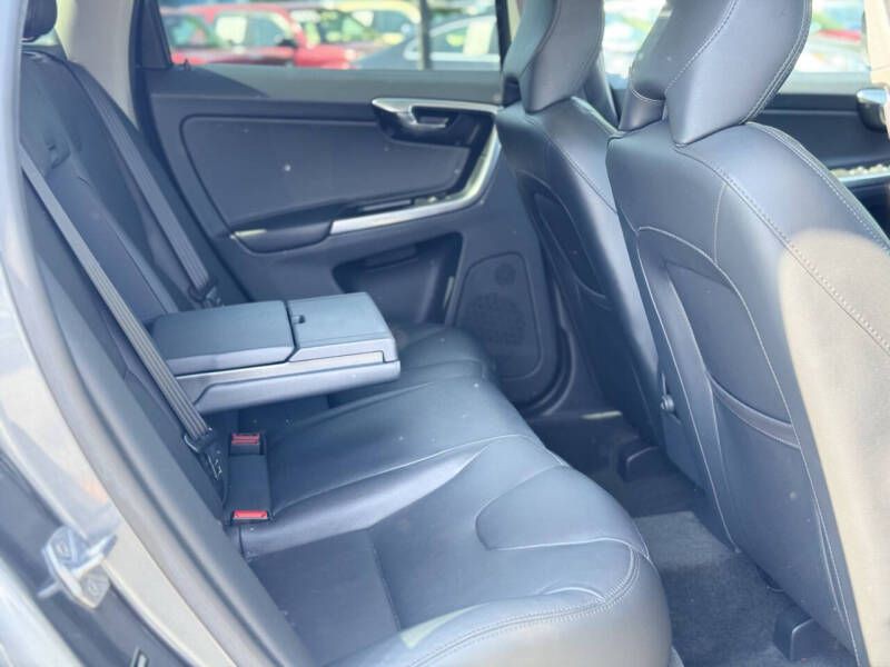 2016 Volvo XC60 Image 18