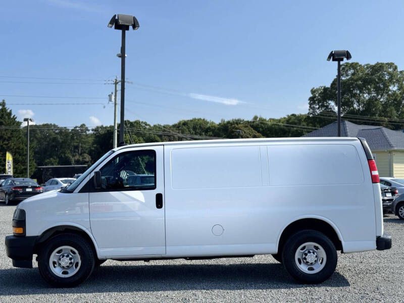 2019 Chevrolet Express Image 2