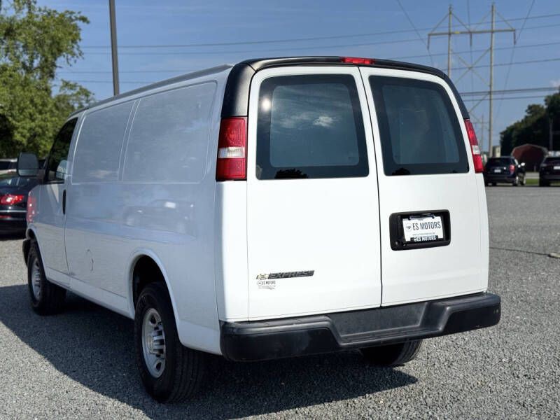 2019 Chevrolet Express Image 3
